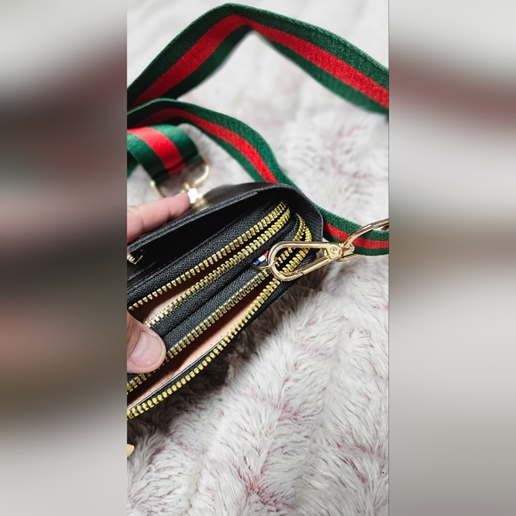 👜 NWOT Leather Crossbody - Picture 3 of 9